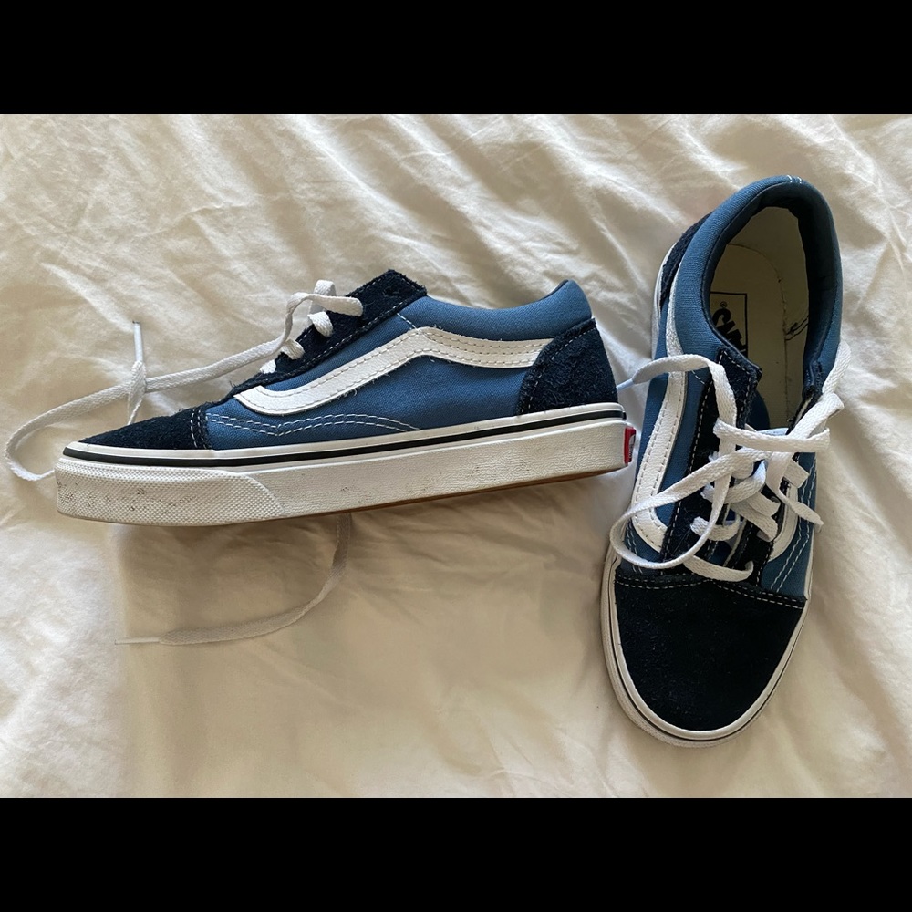 Vans Youth Old School shoes in navy/true white